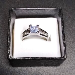 Elegant Silver Ring with Clear Stones